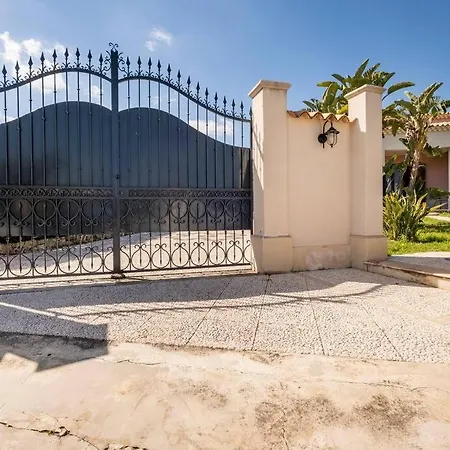 Villa {villa Jacuzzi Privata}sul Mare Di Fontane Bianche
