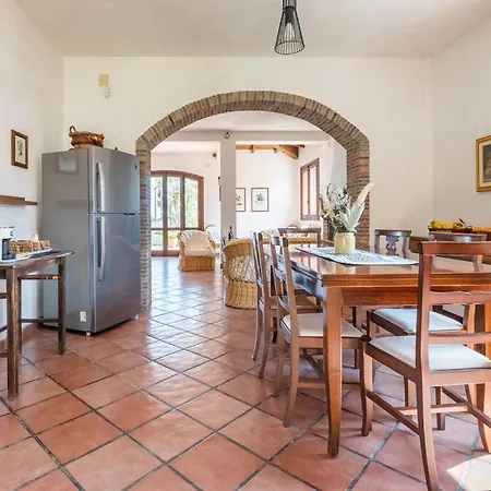 {villa Jacuzzi Privata}sul Mare Di *